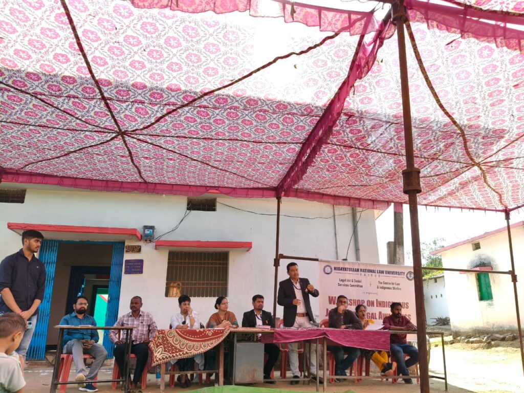 हिदायतुल्ला राष्ट्रीय विधि विश्वविद्यालय द्वारा महासमुंद जिले के बोरीड ग्राम में आदिवासी न्याय एवं विधिक जागरूकता पर कार्यशाला एवं क्षेत्रीय भ्रमण आयोजित