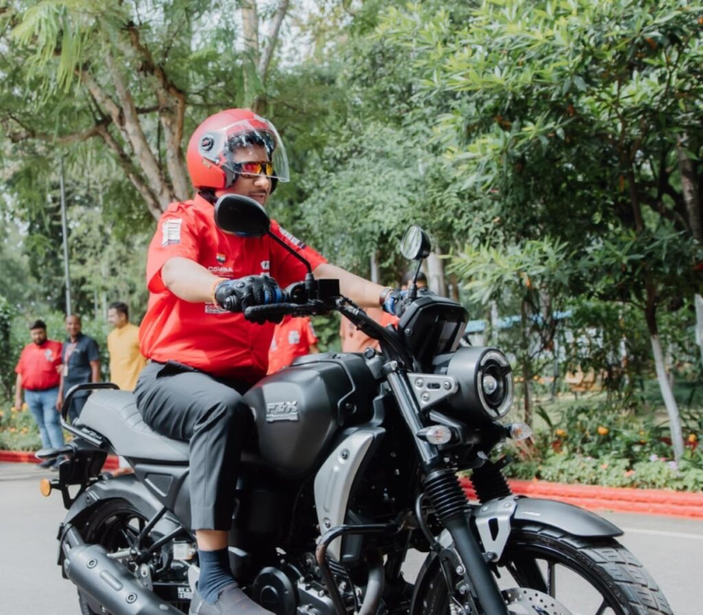 मुख्यमंत्री श्री विष्णुदेव साय ने स्वयं बाइक चलाकर युवाओं को दिया सुरक्षित ड्राइविंग का संदेश