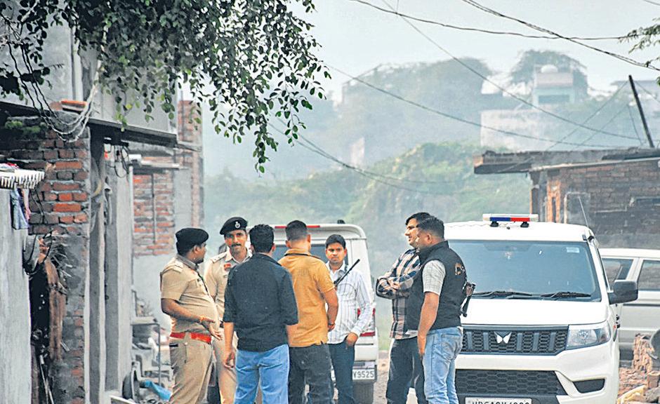 खंडहर या बारूदी किला : छिपा रखा था 2900 किलो विस्फोटक, छत पर मिले पत्थर