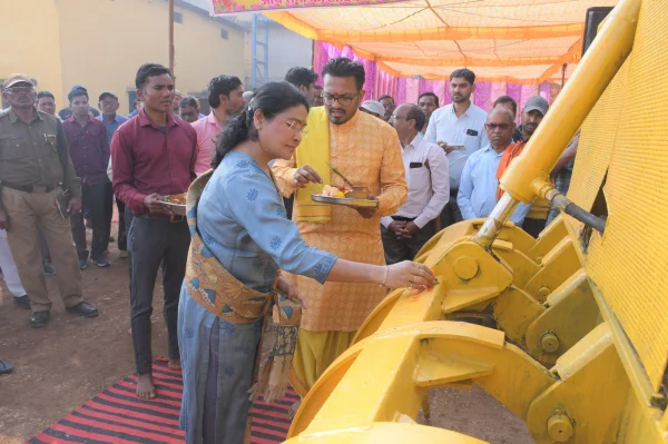 कलेक्टर श्रीमती दिव्या उमेश मिश्रा ने गन्ना खरीदी कार्य का किया शुभारंभ