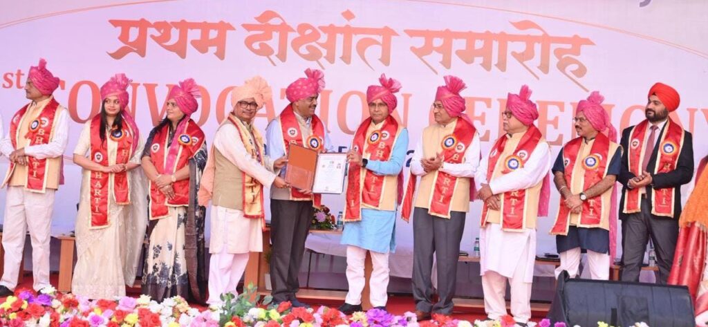 भारती विश्वविद्यालय दुर्ग का प्रथम दीक्षांत समारोह सम्पन्न-उच्च शिक्षा मंत्री श्री टंकराम वर्मा के मुख्य आतिथ्य में 86 पीएचडी, 9 स्वर्ण पदक और 146 डिग्रियां प्रदान की गई