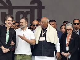 ‘मोदी तेरी कब्र खुदेगी’ नारे पर खरगे, सोनिया, राहुल और प्रियंका पर पटना में केस