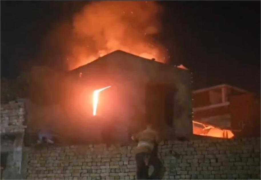 शॉर्ट सर्किट से मकान में लगी आग, लाखों रुपए का नुकसान