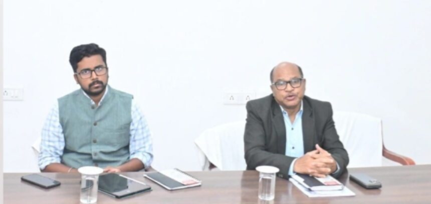 भव्य आयोजन:कलेक्टर ने राजिम विश्राम गृह में अधिकारियों की समय-सीमा बैठक लेकर तैयारियों की विस्तृत समीक्षा की