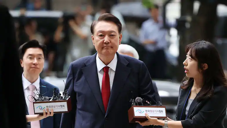 मार्शल लॉ लगाने वाले पूर्व राष्ट्रपति यून सूक येओल को पांच साल की सजा