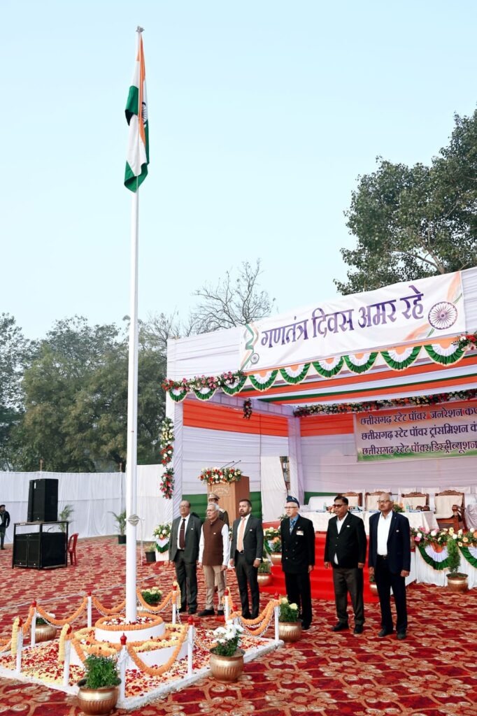 छत्तीसगढ़ स्टेट पावर कंपनी में चेयरमेन डॉ. रोहित यादव ने फहराया राष्ट्रीय ध्वज