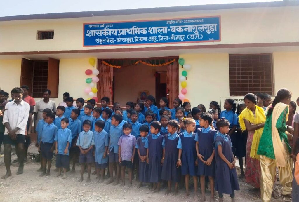 झोपड़ी में संचालित शाला के लिए बन गया पक्का भवन-छत्तीसगढ़ सरकार ‘नियद नेल्ला नार’ योजना बनी आधार