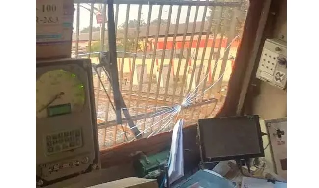 भिलाई में राजधानी एक्सप्रेस पर पथराव, इंजन का कांच क्षतिग्रस्त