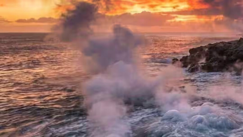 गुजरात तट पर समुद्र में उबाल! उठते रहस्यमयी बुलबुलों से मचा हड़कंप