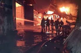 कोलकाता वेयरहाउस आग मामले में पुलिस की चुप्पी, 8 की मौत राख में 20 की तलाश जारी