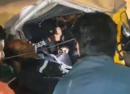 खड़े ट्रेलर से टकराई तेज रफ्तार टेंपो, चालक की मौत