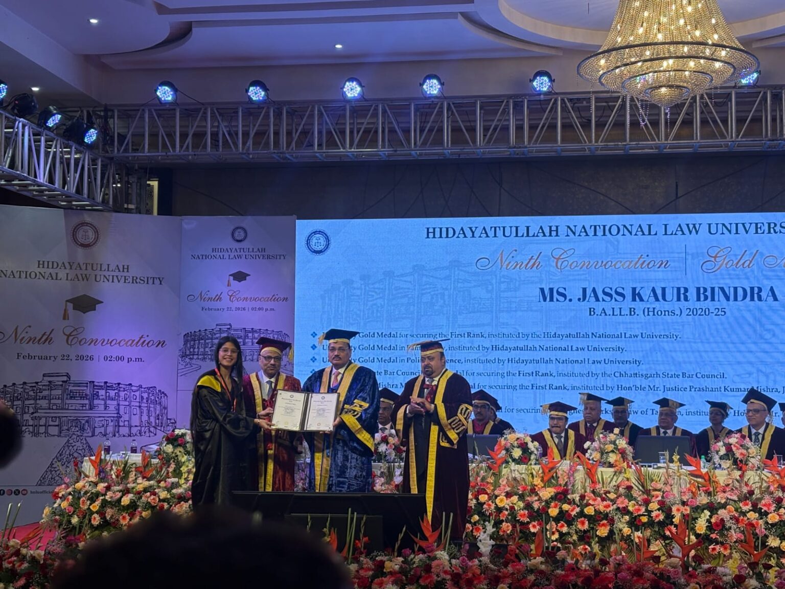 हिदायतुल्लाह राष्ट्रीय विधि विश्वविद्यालय के दीक्षांत समारोह में भारत के मुख्य न्यायाधीश का संदेश: सहयोग और धैर्य से गढ़ें दीर्घ विधि करियर