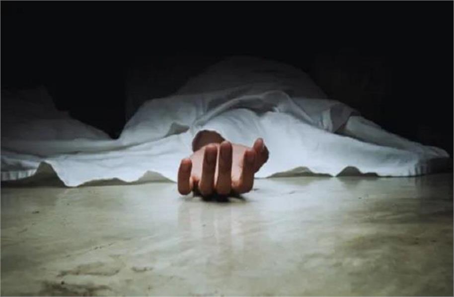 सड़क निर्माण के दौरान अचानक धंसी मिट्टी, मलबे में दबकर मजदूर की मौत