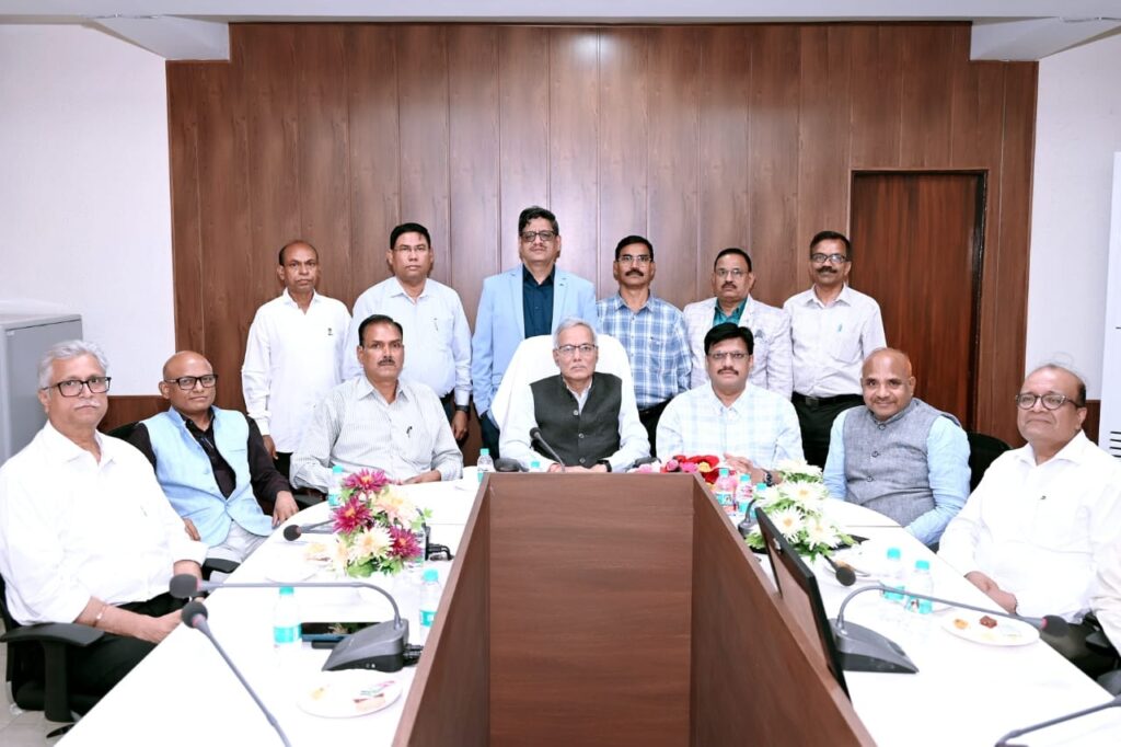 पॉवर कंपनी से ईडी. श्री गजपाल, सीई श्री अग्रवाल सहित,सात अधिकारी-कर्मचारियों को भावभीनी विदाई