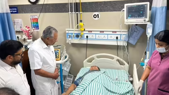 KSU के प्रोटेस्ट के दौरान केरल की स्वास्थ्य मंत्री घायल, पांच नेताओं पर हत्या की कोशिश का केस दर्ज