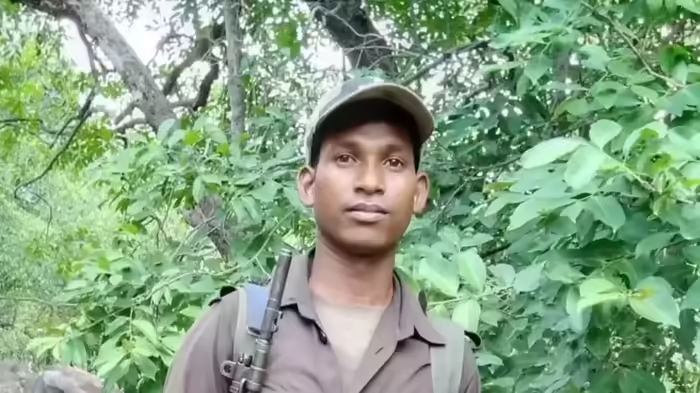 सरेंडर करने जा रहे नक्सली को कमांडर ने गोली मार दी, दफना दिया शव