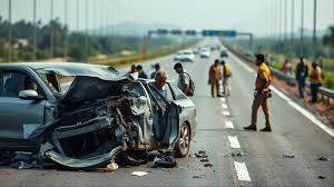 बेंगलुरु में दर्दनाक सड़क हादसा कार, मोटरसाइकिल और कैंटर में टक्कर, दुर्घटना में सात लोगों की मौत