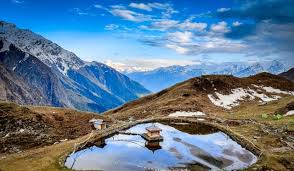 झील के बीचों-बीच है दुनिया का सबसे ऊंचा युल्ला कांडा श्रीकृष्ण मंदिर