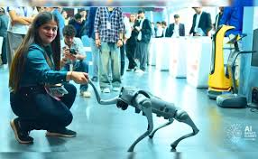 गलगोटिया यूनिवर्सिटी ने चीनी रोबोट को बताया Made in India, AI Summit खाली करने का मिला आदेश