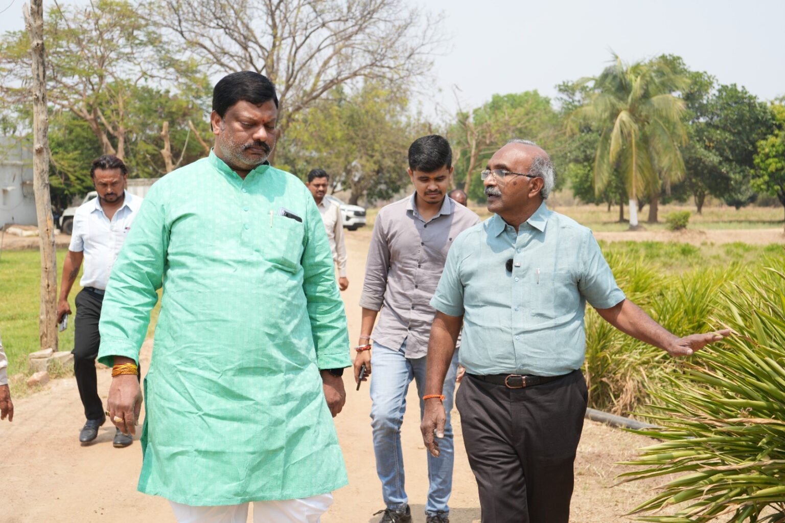 औषधीय पौधों की खेती से बढ़ेगी किसानों की आय, औषधि पादप बोर्ड के अध्यक्ष विकास मरकाम ने किया नर्सरी का निरीक्षण