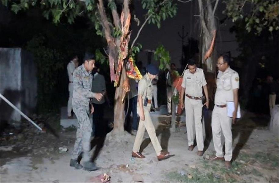 प्रेम प्रसंग में युवती को मंदिर के पास युवक ने मारी गोली