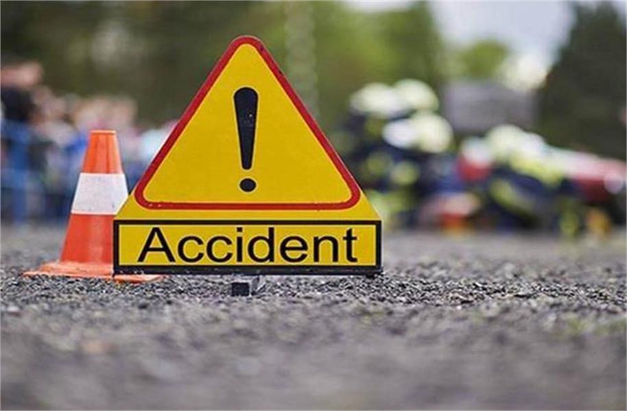 तेज रफ्तार टिप्पर ने मोटरसाइकिल सवार दो दोस्तों को कुचला, मौत