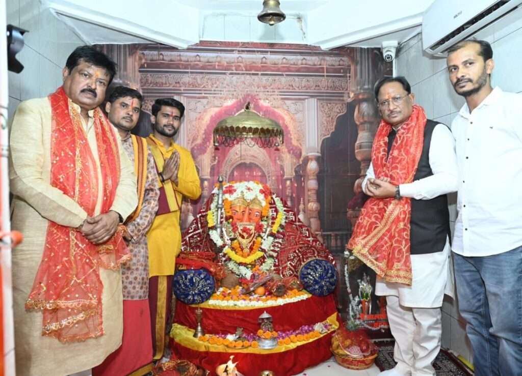 मुख्यमंत्री श्री विष्णुदेव साय ने चंदखुरी में माता कौशल्या एवं भगवान श्रीराम के किए दर्शन: प्रदेश की सुख-समृद्धि की कामना की,कायस्थ मंगल भवन का लोकार्पण…