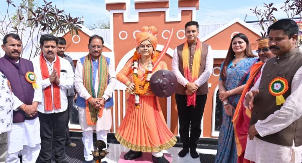 मुख्यमंत्री श्री विष्णु देव साय वीरांगना अवंतीबाई लोधी के 168 वें बलिदान दिवस कार्यक्रम में हुए शामिल