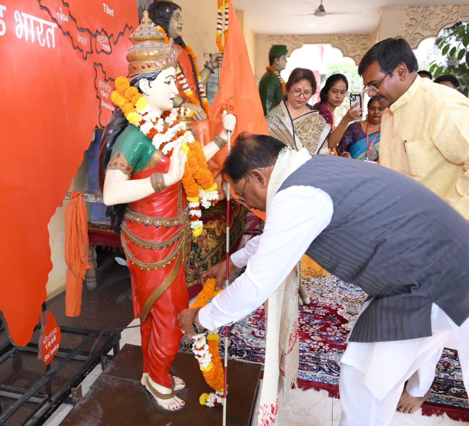 मुख्यमंत्री श्री साय ने बीएसएस प्रणवानंद स्कूल के ‘कल्चरल एंड हेरिटेज म्यूजियम’ का किया अवलोकन