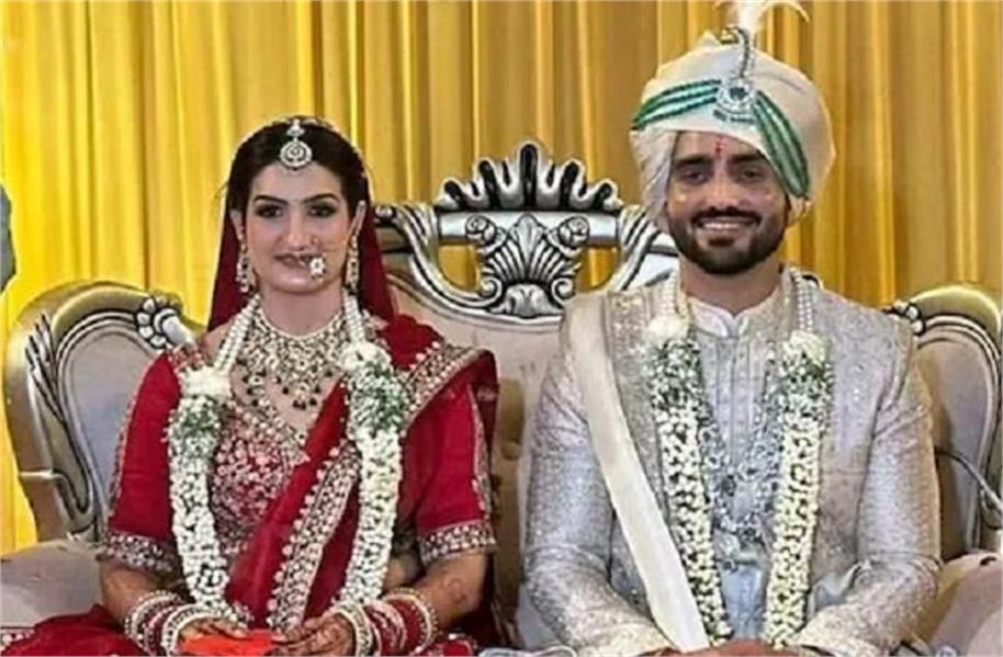 लव मैरिज के बाद IAS रवि कुमार सिहाग का कैडर बदला, पत्नी इशिता राठी के साथ AGMUT में होंगे पोस्टेड…