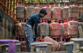 दिल्ली में कमर्शियल सिलेंडर पर बड़ा अपडेट, अब सिलेंडर का बंटवारा औसत खपत के आधार पर होगा