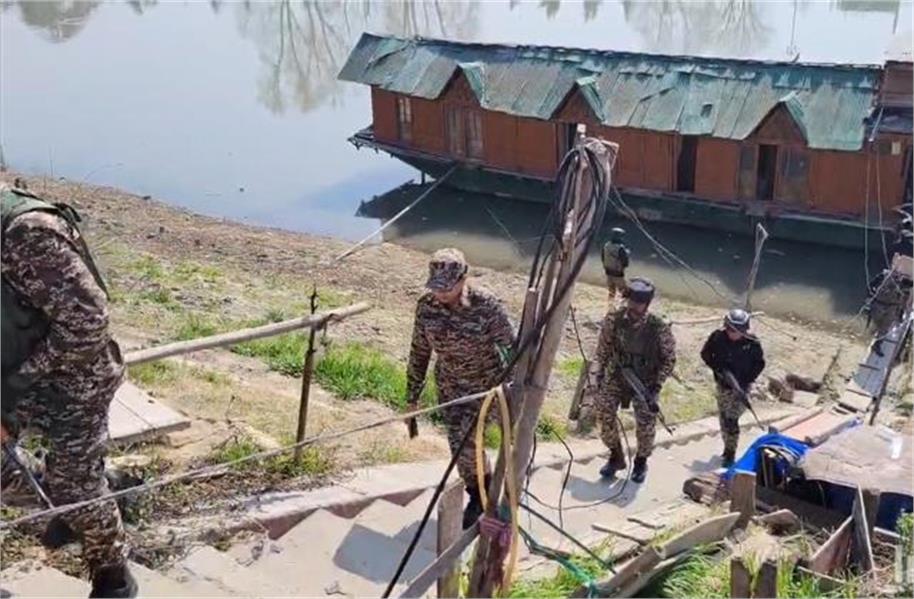 J&K पुलिस ने लश्कर-ए-तैयबा से जुड़े 5 बड़े आतंकी को किया गिरफ्तार