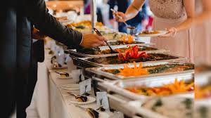 अमेरिकी यात्रियों ने ‘हैप्पी फ्यूनरल’ को रेस्टोरेंट समझकर घुस गए अंतिम संस्कार में! लेकिन आगे जो हुआ