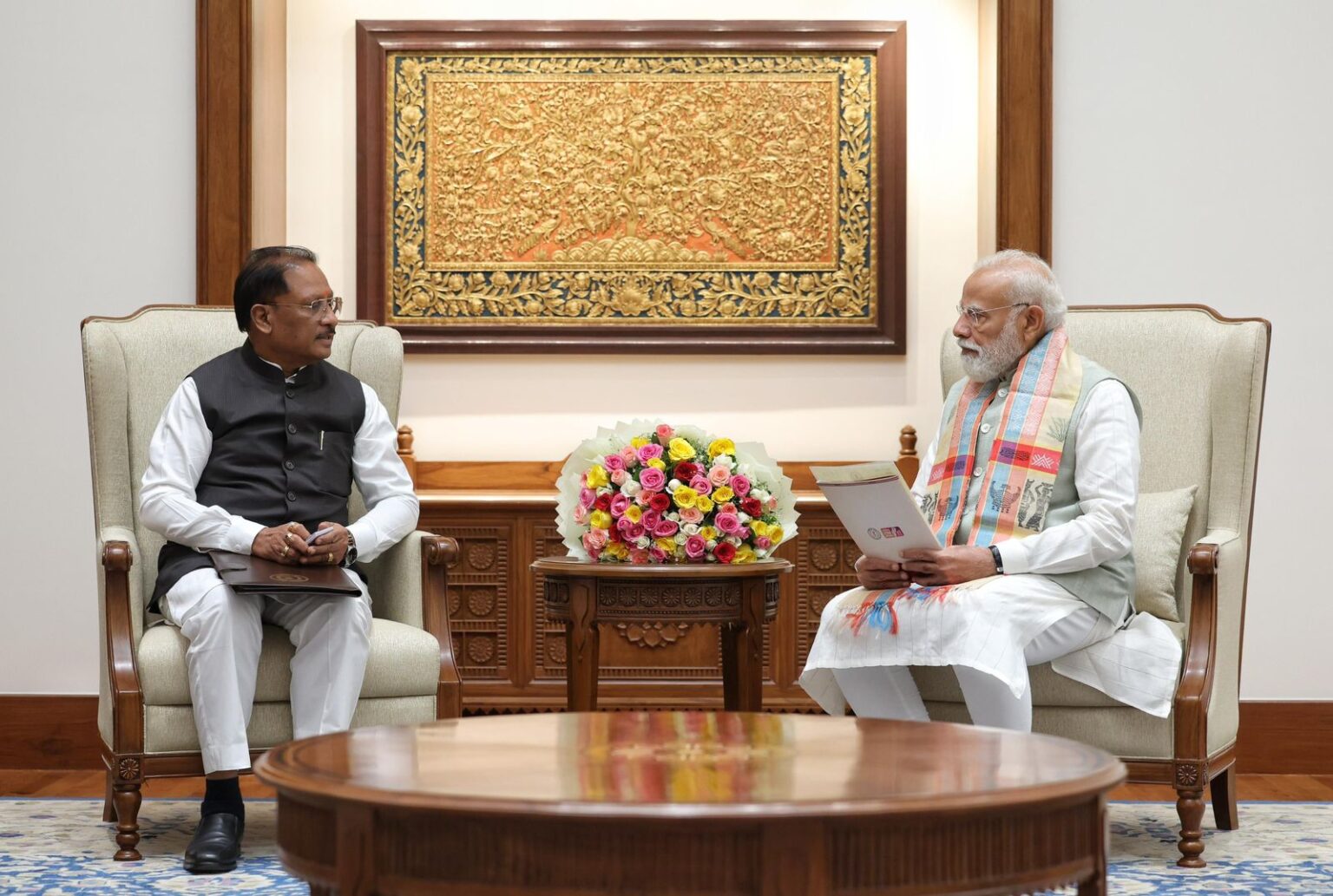 बस्तर 2.0 की शुरुआत: मुख्यमंत्री साय ने पीएम मोदी को दिया आमंत्रण, विकास का ब्लूप्रिंट सौंपा