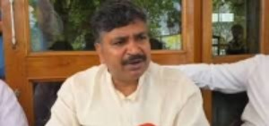 ‘आदर्श घोटाला पीड़ितों के साथ डबल गेम कर रही सरकार’- नेता प्रतिपक्ष