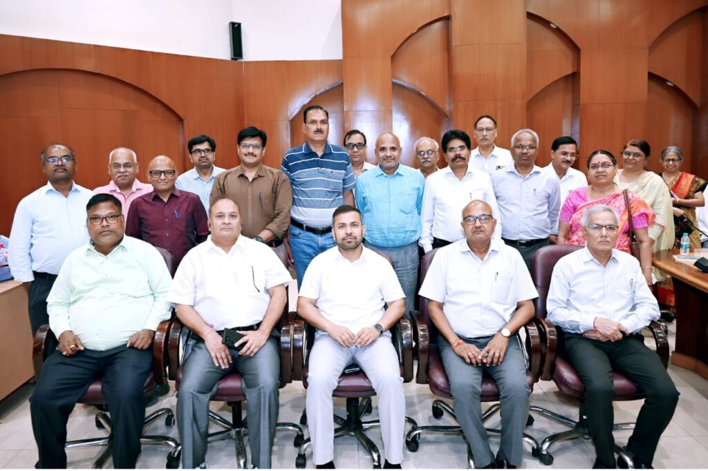 पावर कंपनी के डायरेक्टर श्री पाठक को भावभीनी विदाई