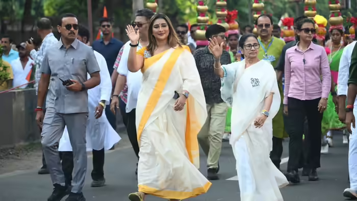 ममता बनर्जी की बनीं खास, BJP स्टाइल में प्रचार कर रहीं TMC की सायंतिका बनर्जी कौन?