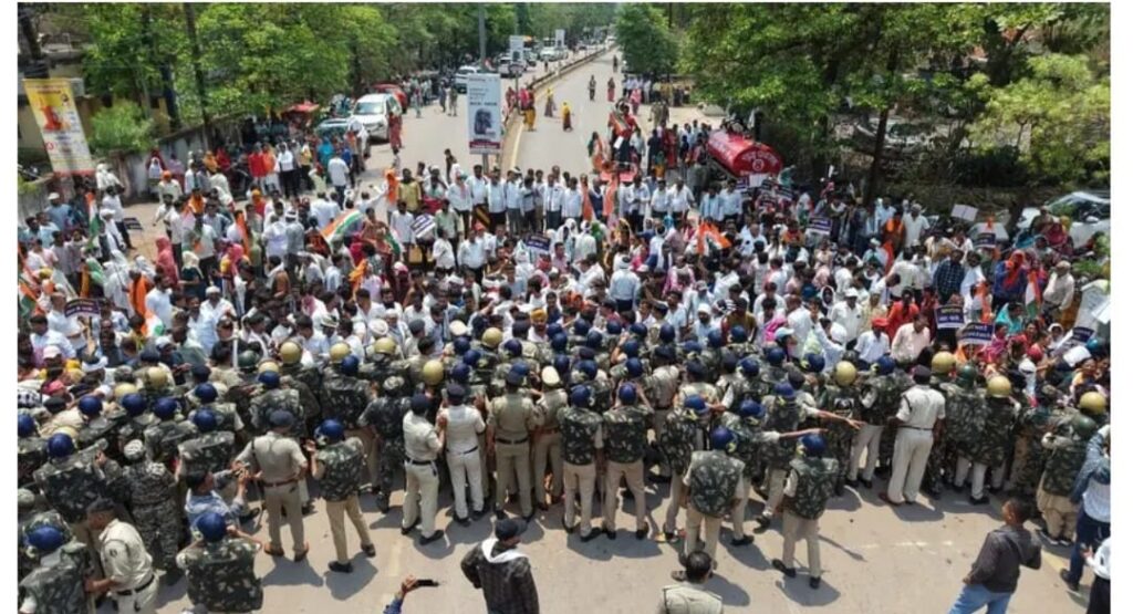 कांग्रेस का नगर निगम कार्यालय का घेराव कर जोरदार प्रदर्शन