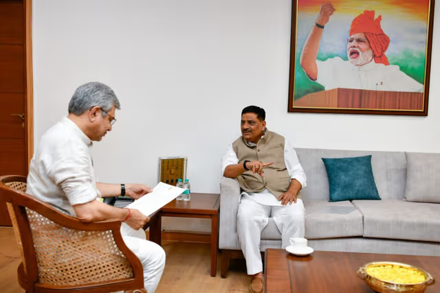 क्या मिथिलांचल को मिलेगी वंदे भारत? संजय झा ने अश्विनी को सौंपा ट्रेनों का नया रूट प्लान