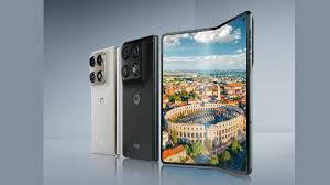 Motorola का बुक-स्टाइल फोल्डेबल फोन लॉन्च, दमदार फीचर्स के साथ…