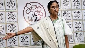 कहीं TMC में पड़ न जाए फूट, कार्यकर्ता थामने लगे भगवा झंडा, बंगाल में हार के बाद ममता बनर्जी संकट में