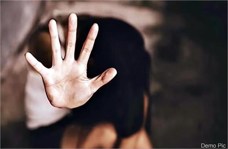10 साल की बच्ची को उठा कर ले गया जंगल, दुष्कर्म कर उतारा मौत के घाट