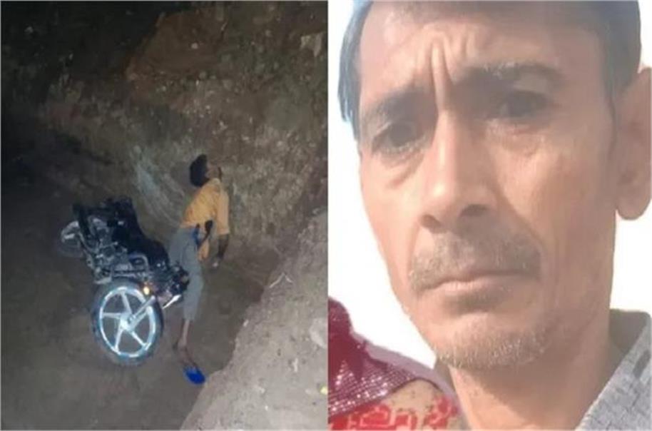 सड़क निर्माण के लिए खोदे गए गड्ढे में गिरा बाइक सवार, मौके पर मौत,
