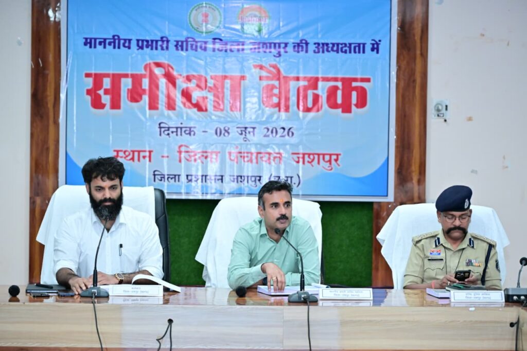 प्रभारी सचिव श्री अंकित आनंद ने की जिले के विकास कार्यों की व्यापक समीक्षा