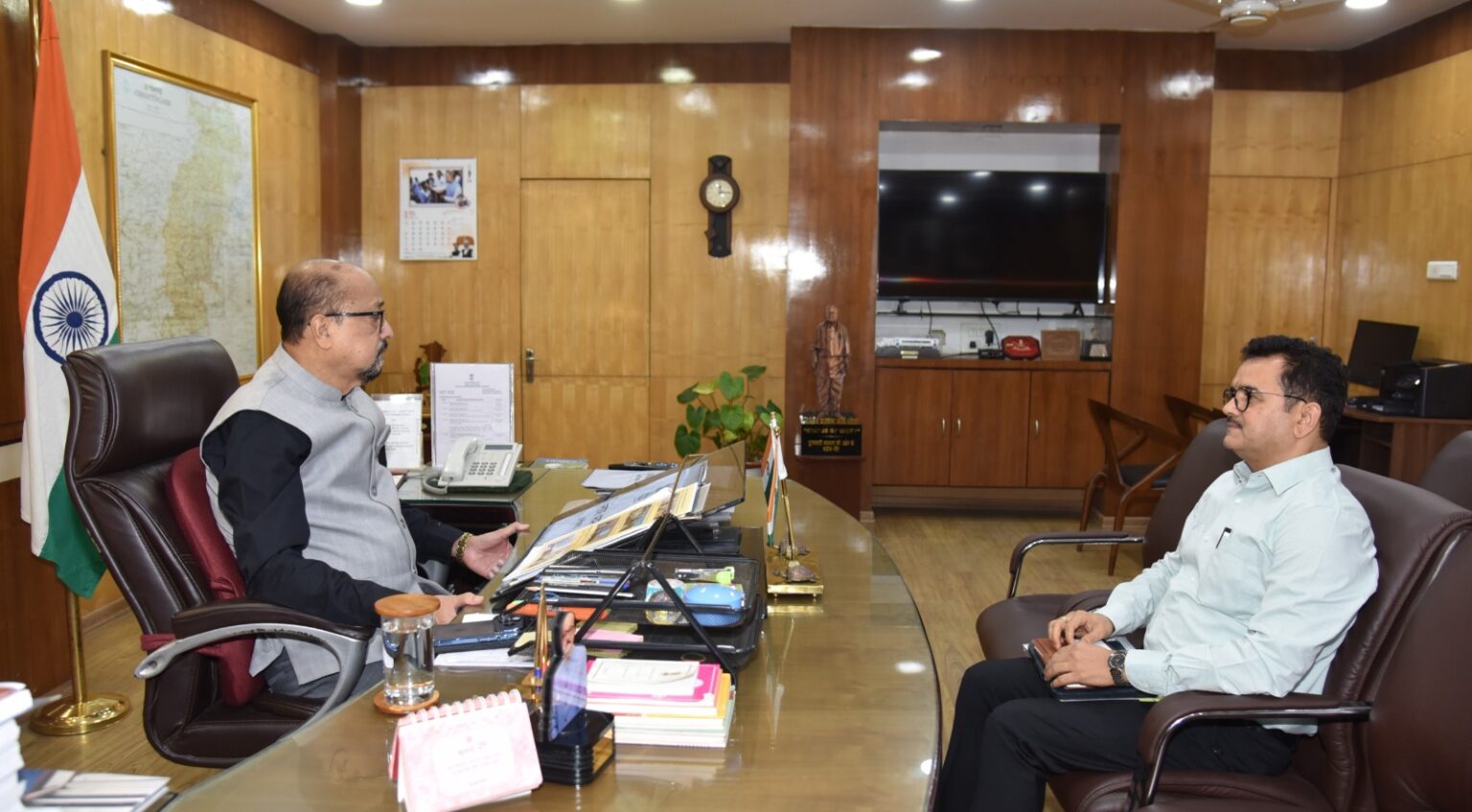 राज्यपाल श्री रमेन डेका ने रेत के वैज्ञानिक एवं व्यवस्थित खनन पर दिया जोर