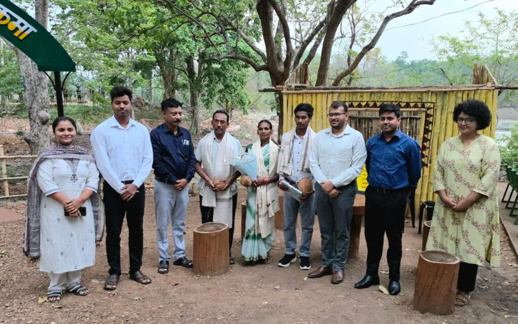 सुकमा के आदिवासी किसान के बेटे बारसे रोशन ने JEE एडवांस में गाड़े झंडे