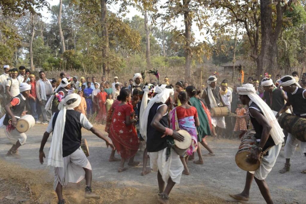 बिखरता सामाजिक ताना-बाना: राजनीतिक लाभ के लिए आपसी भाईचारे को दांव पर लगाने की साजिश