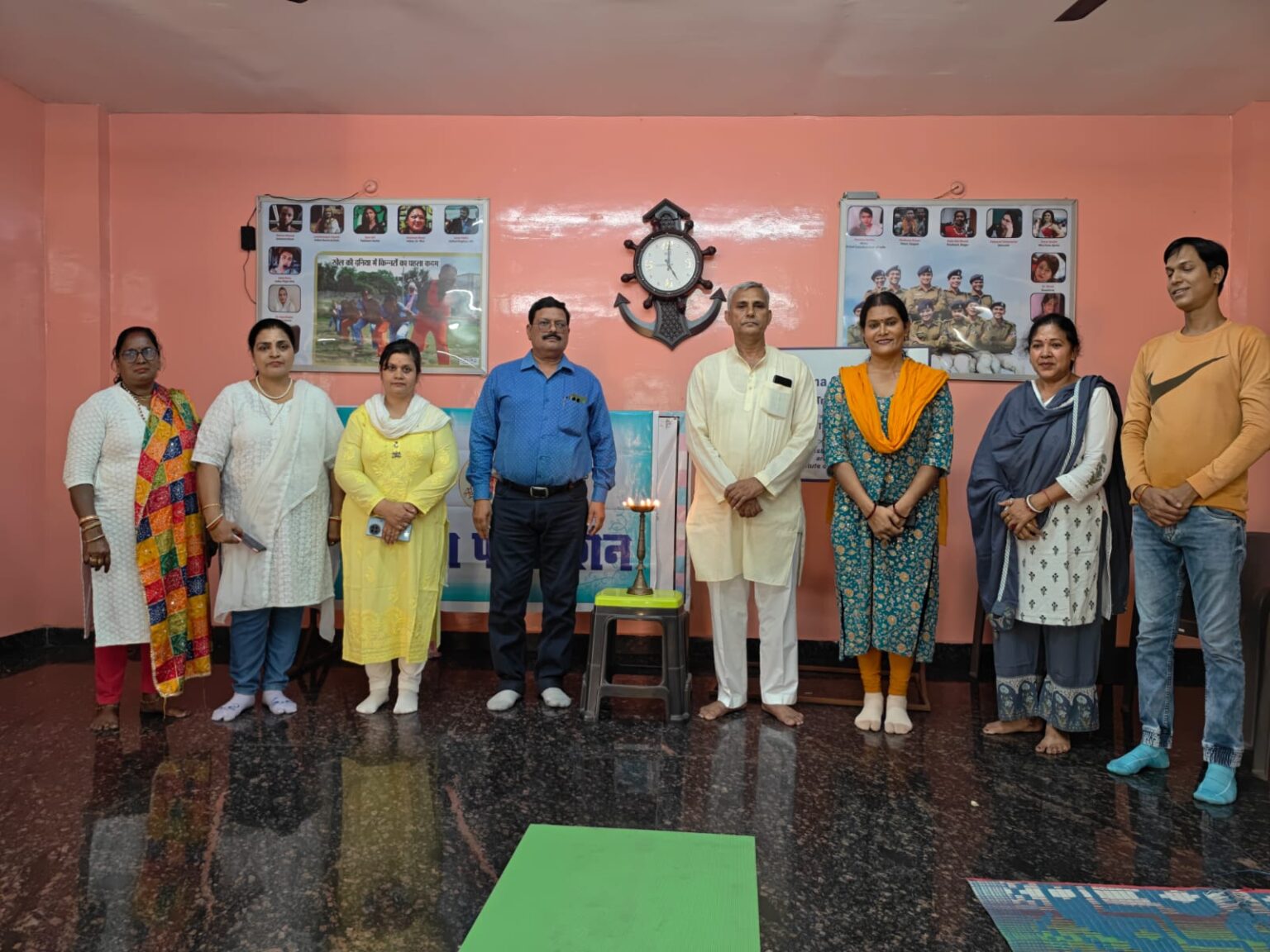 12वाँ अंतर्राष्ट्रीय योग दिवस के उपलक्ष्य में प्रत्युषा फाउंडेशन रायपुर छत्तीसगढ़ संग गरिमा गृह सरोना के द्वारा दिव्यता का योग आयोजन किया