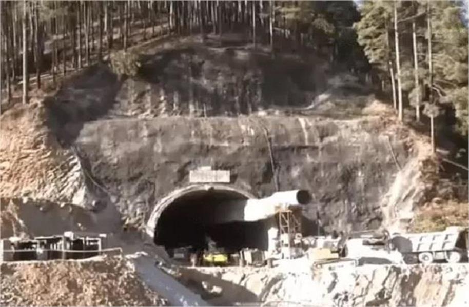 सिलक्यारा टनल में कंक्रीट ब्लॉक टूटने से 21 वर्षीय श्रमिक की दर्दनाक मौत