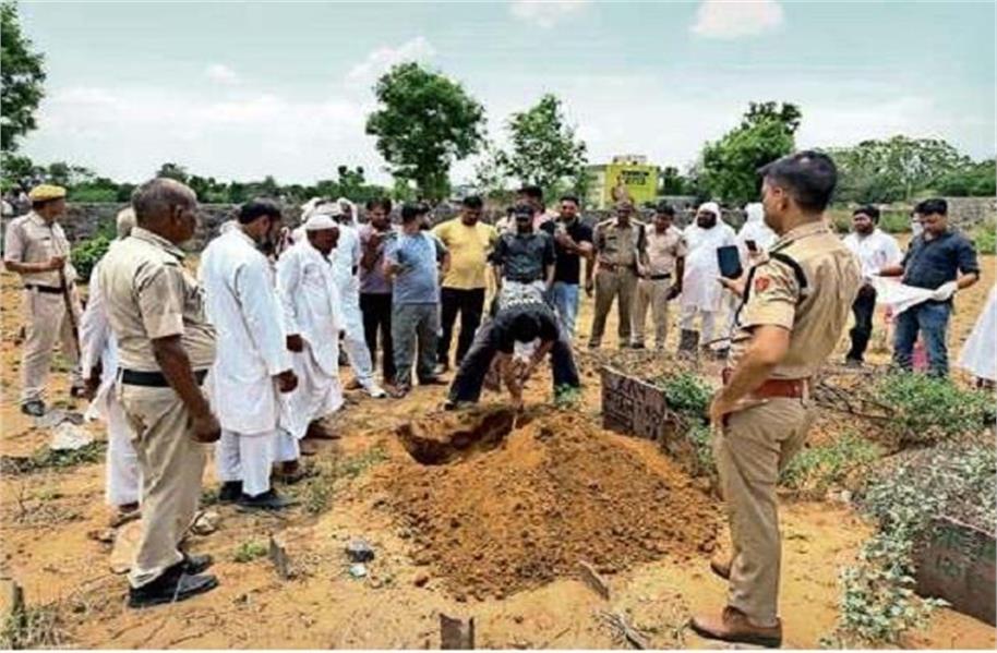 मौत के 4 महीने बाद कब्र से निकाला गया दुधमुंहे बच्चे का शव